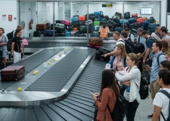 American Airlines Leads US Carriers in Mishandled Luggage Rate, New Data Shows